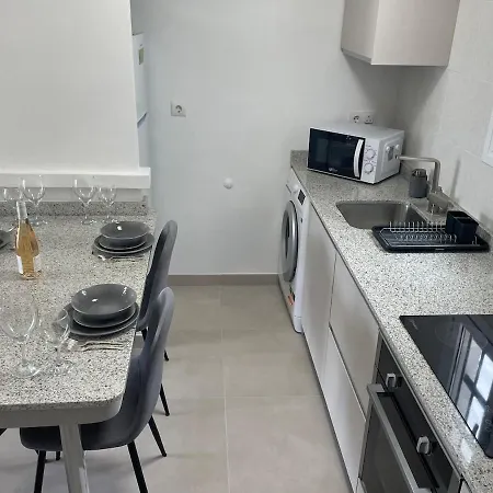 Stunning Modern 2 Bedroom Bunga With Shared Pool