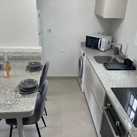 Stunning Modern 2 Bedroom Bunga With Shared Pool *